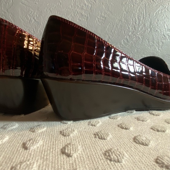 Aerosoles Women's Final Exam Wedge
women's burgundy Crocodile Loafers - Picture 9 of 16